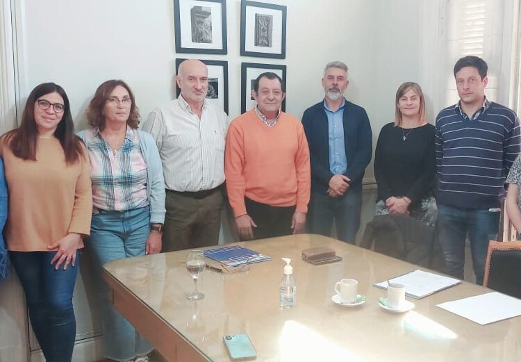 Se realizó el acto de firma de convenio con la UNICEN