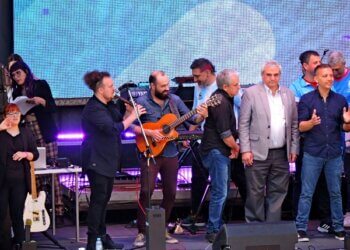 Benjamín Labriola interpretó el Himno Nacional en la inauguración de los Torneos Bonaerenses