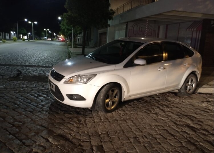 Choque entre dos vehículos en la esquina de la comisaría juarense