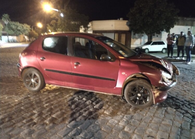 Choque entre dos vehículos en la esquina de la comisaría juarense