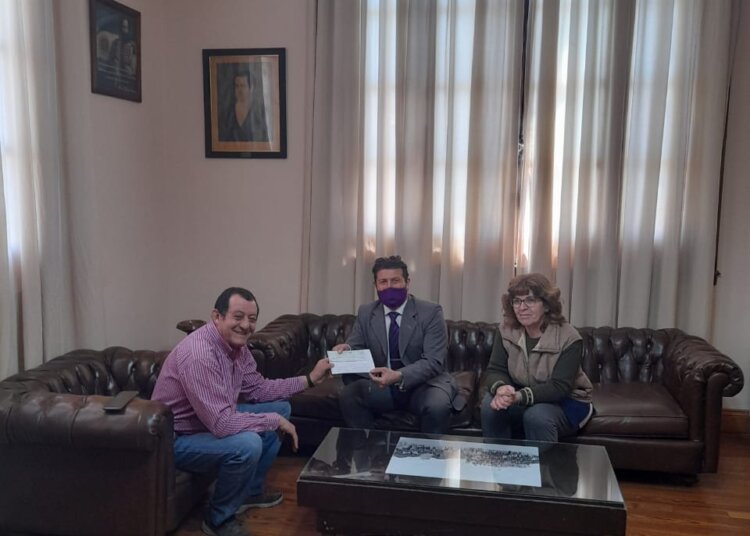 Entrega de subsidio a la Escuela Media 2