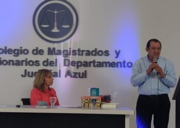 Charla debate sobre «Crisis y reconstrucción del Pacto Democrático en Azul»