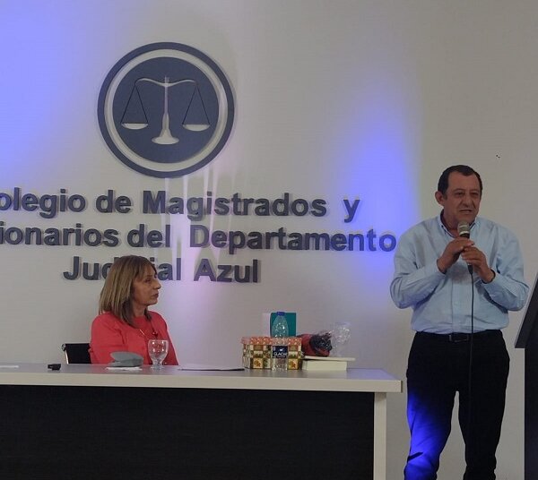 Charla debate sobre «Crisis y reconstrucción del Pacto Democrático en Azul»
