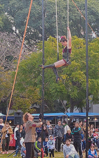Desde las 19 hs se presenta Circo Entero en Plaza Mitre