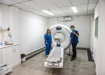 Al Servicio de la Comunidad, especialidades y servicios en el hospital local