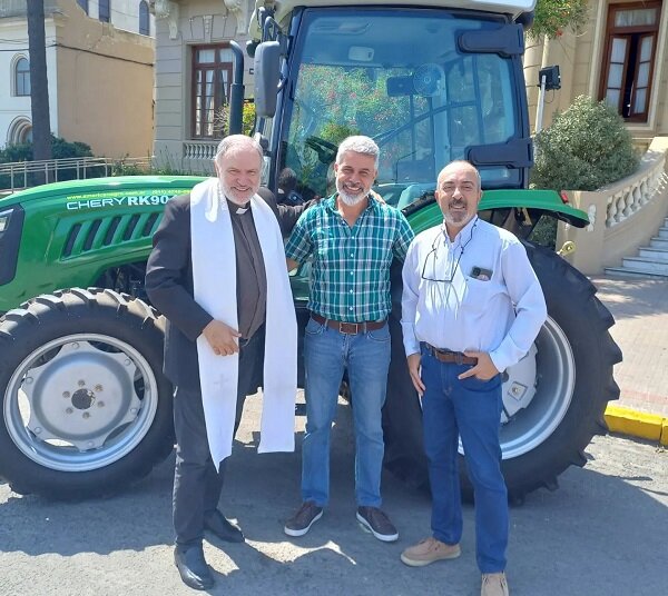 Se presentó el nuevo tractor para el área de servicios de la Delegación de Barker.