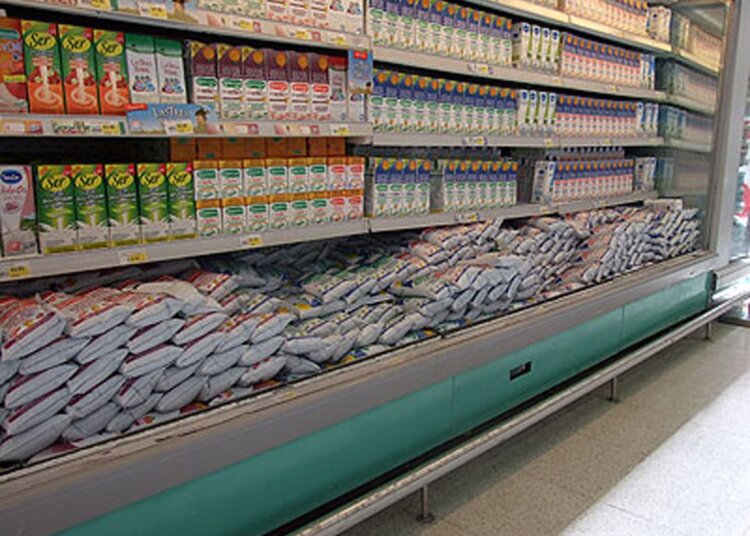 Un inspector municipal fue agredido en un supermercado local