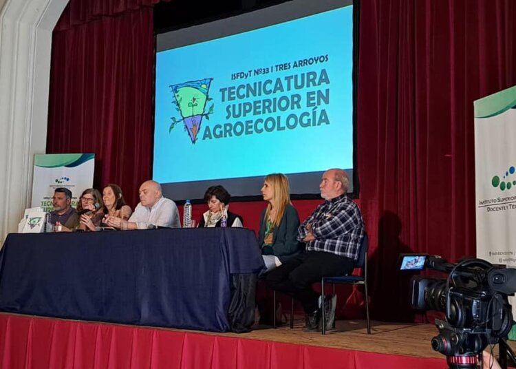 El intendente participó en Tres Arroyos de la 1ra Jornada Agro Ecología