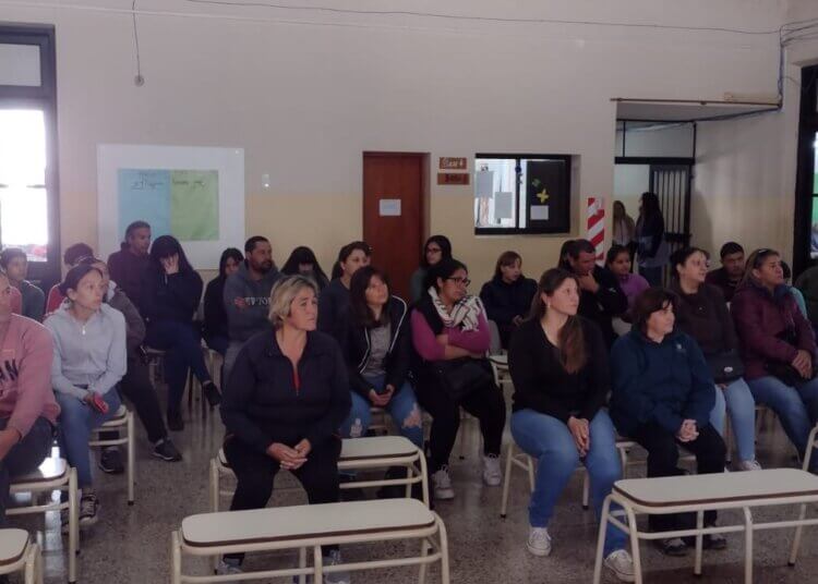 Entregaron nuevas notebook a alumnos de la Escuela Agropecuaria