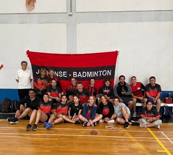 Se jugó el último Torneo Regional de Badminton en el gimnasio municipal de Chaves