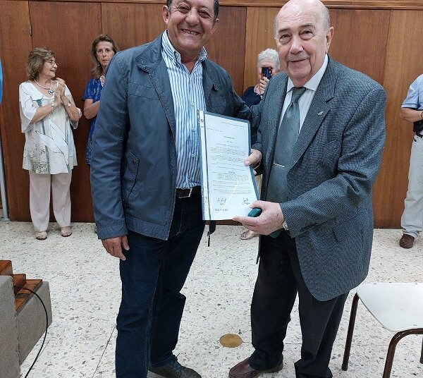Presentó obras de su autoría el Dr. Raul Alfredo Semper: » De la medicina a la literatura».