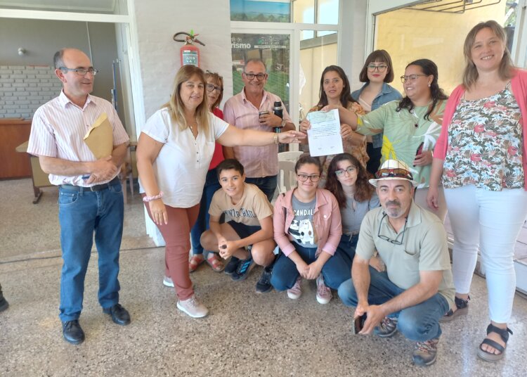 Presupuesto participativo: Se entregó el subsidio a la Escuela Ministro Zarini