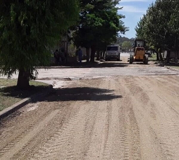 Se realizan tareas de mejoramiento en cales y sectores de Barker y Villa Cacique