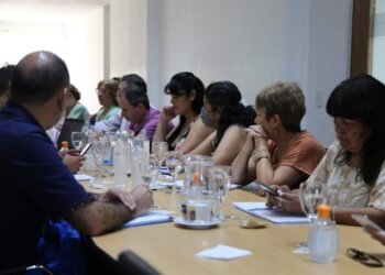 Paritarias 2023: Provincia recibe este martes a docentes y estatales
