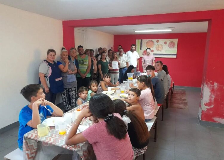 Se entregó subsidio a la Cooperadora de la Escuela de Educación Primaria de Concentración Rural Nº 8