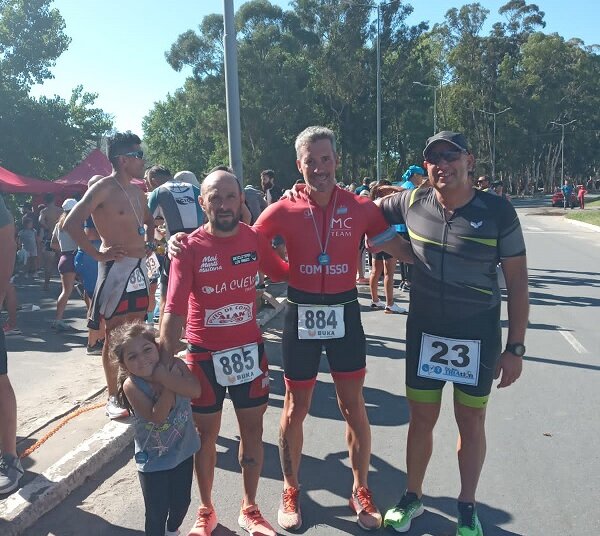 Comisso, Pereyra y Wabrunek corrieron el Triatlón del Bicentenario