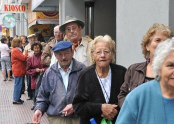 Jubilados: 17% de aumento y bono de 15 mil pesos durante tres meses para los que cobran la mínima