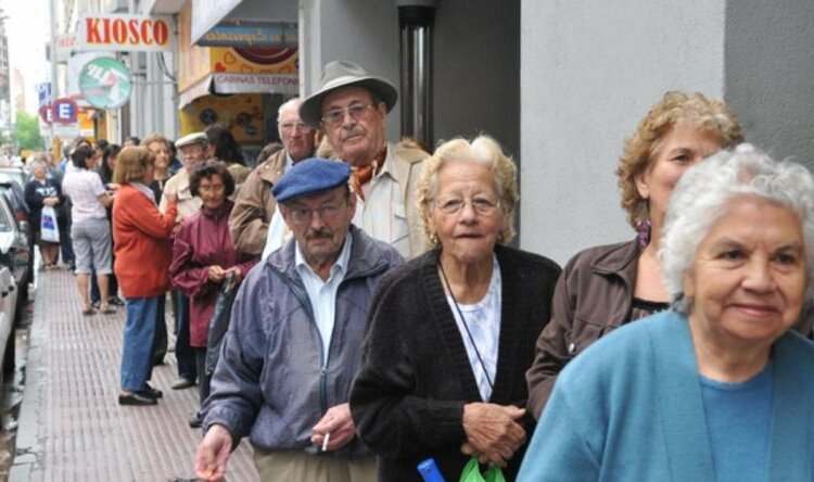 Jubilados: 17% de aumento y bono de 15 mil pesos durante tres meses para los que cobran la mínima
