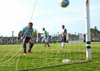 1ra división: Argentino mereció más pero perdió 2 a 1 con Grupo Universitario
