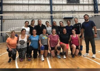 El equipo femenino de la Escuela Municipal debuta hoy en la Liga Olavarriense de Voleibol