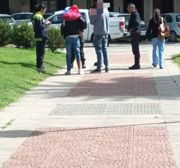 Detuvieron a un sujeto por llevar un arma blanca en la vía pública
