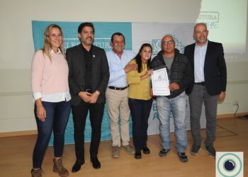 Se realizó el acto de entrega de escrituras y se firmó el convenio del Programa Puentes