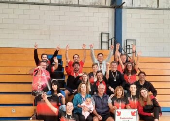 Primer Torneo Senior de Badminton, dos parejas locales campeonas
