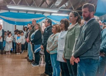 Se realizó el acto oficial por la Revolución de Mayo en la Escuela 10