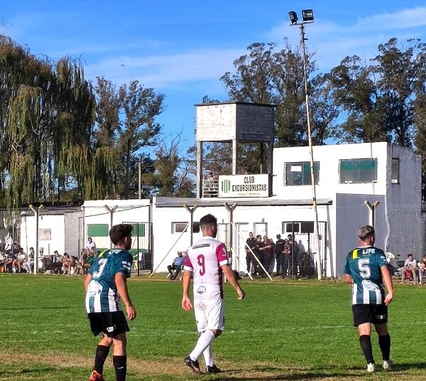 Botafogo único puntero. Deportivo Tandil ganó con gol de Luchi Silva