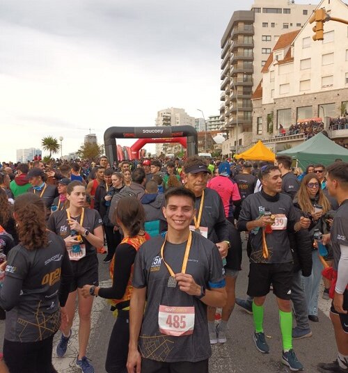 Luciano Arias presente en la carrera de Open Sports que se corrió en Mar del Plata