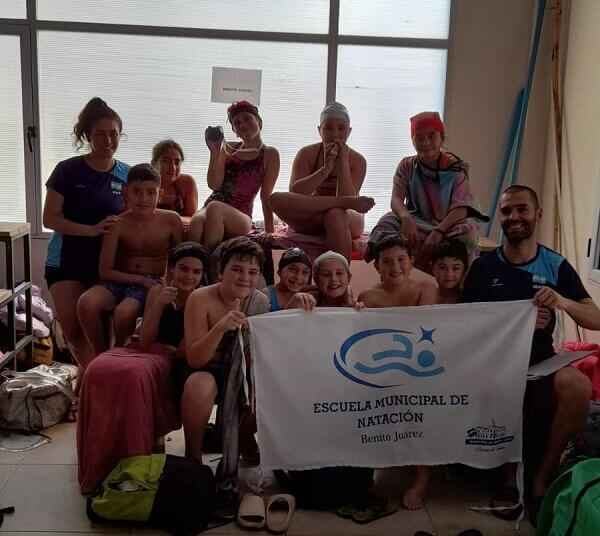 El equipo de natación de la Escuela Municipal viajó a Las Flores el fin de semana
