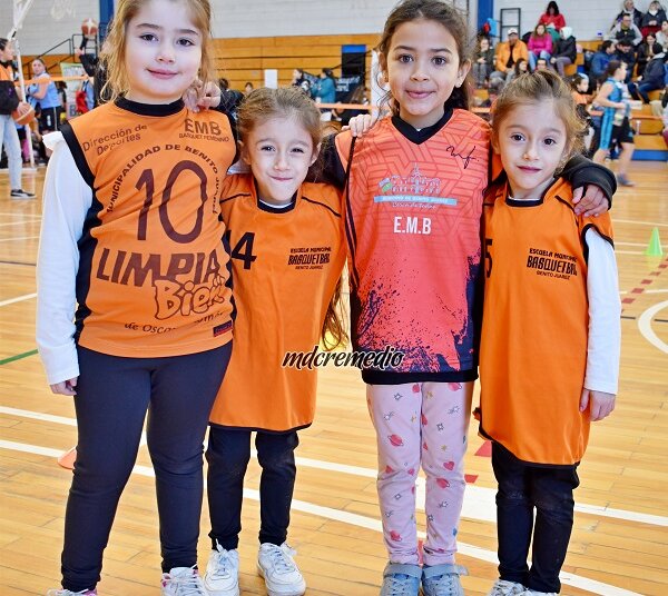 Una fiesta naranja: la Escuela Municipal de Básquet realizó su Encuentro Anual