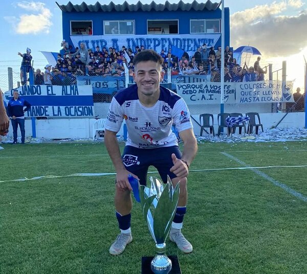 Nuevo club: Santos Bacigalupe comenzó a entrenar con Kimberley de Mar del Plata
