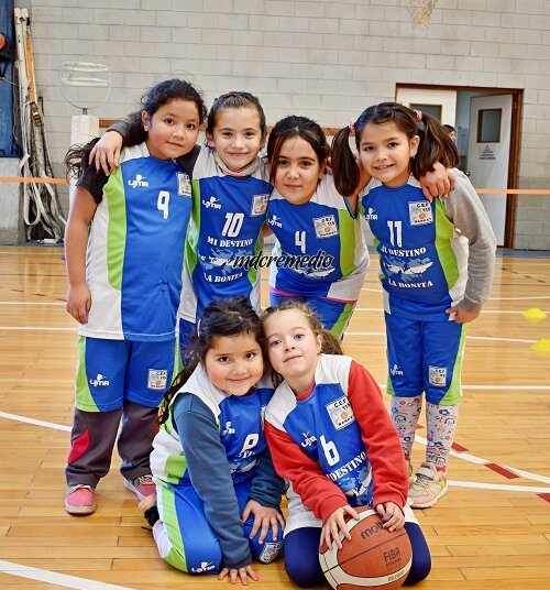 Una fiesta naranja: la Escuela Municipal de Básquet realizó su Encuentro Anual