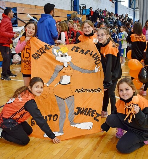 Una fiesta naranja: la Escuela Municipal de Básquet realizó su Encuentro Anual