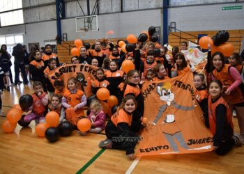 Una fiesta naranja: la Escuela Municipal de Básquet realizó su Encuentro Anual