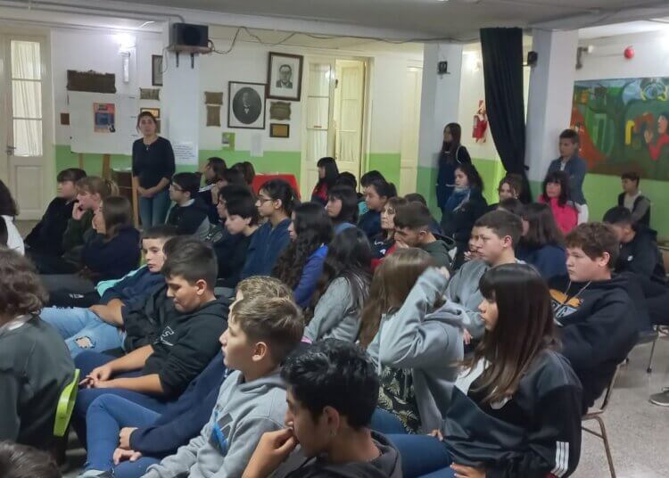 Charla sobre principios básicos de huerta en Escuela Secundaria Básica Nº