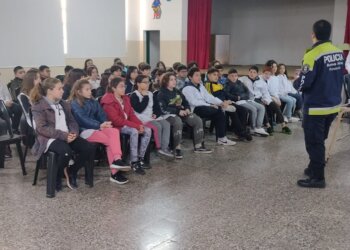 Interesante charla para alumnos de escuela primaria