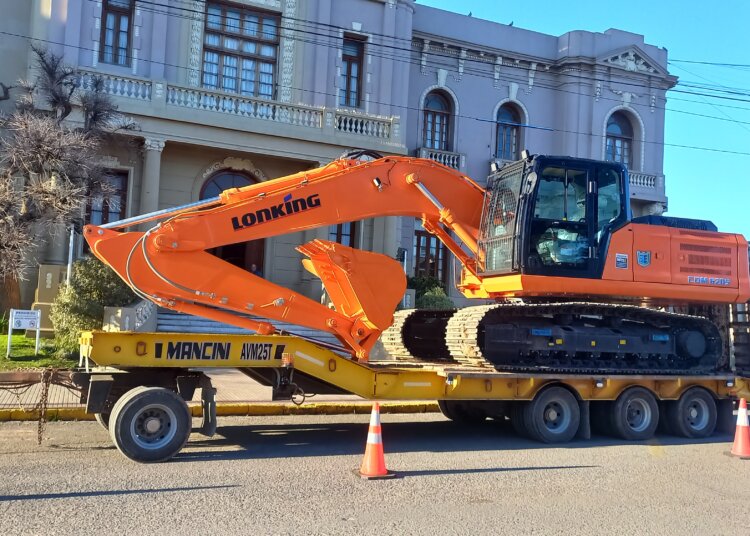 El municipio recibió una excabadora para la Planta de Tratamiento de Residuos Sólidos Urbanos