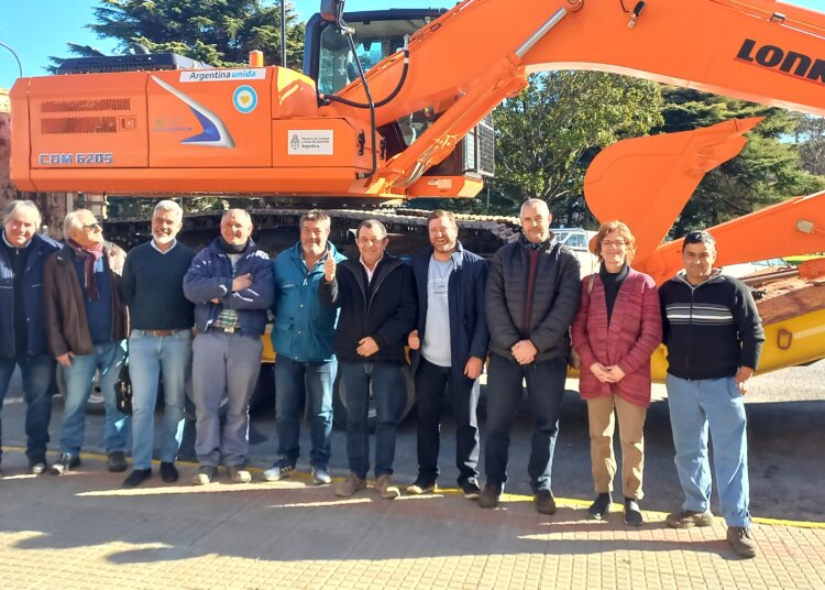 El municipio recibió una excabadora para la Planta de Tratamiento de Residuos Sólidos Urbanos