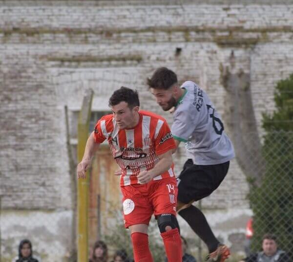 Alumni le ganó a San Jorge en Reserva y 1ra división, en la 2da recibe a Juventud