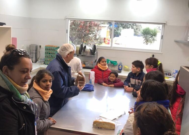 Chicos de Cruz del Sur visitaron el Molino harinero Morixe