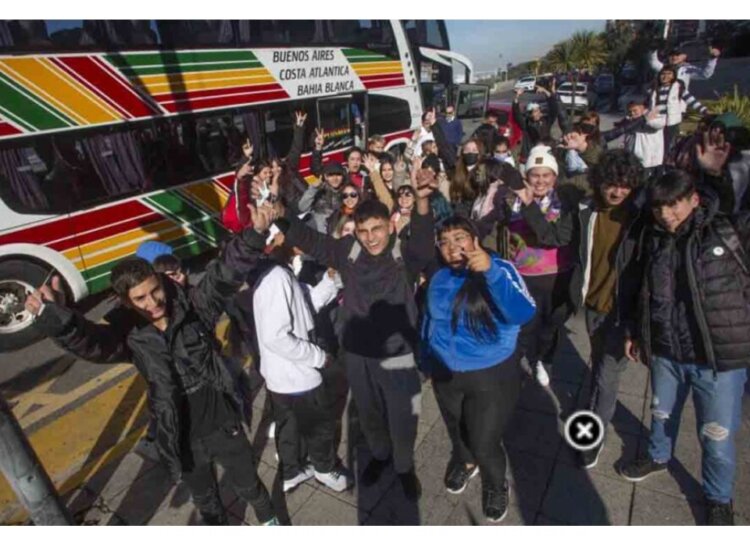 Más de 180 mil jóvenes se anotaron para acceder a los viajes de egresados gratuitos