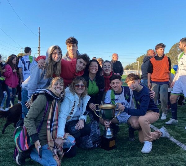 El juarense Lalo Sasali gritó campeón con Embajadores De Olavarría