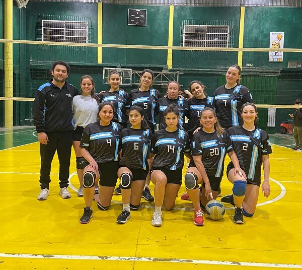 1ra femenina: La Escuela Municipal de Vóley  jugó la 1ra fecha con resultados positivos