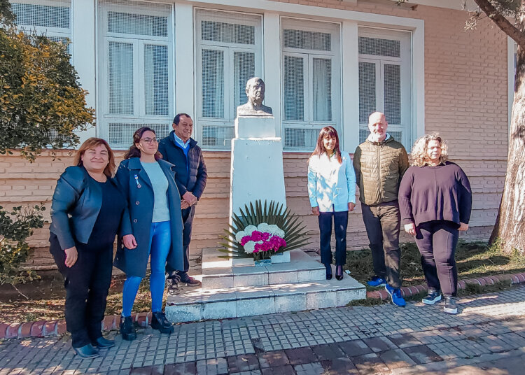 Se realizó el acto oficial por el «Día del Maestro»