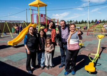 Quedo inaugurada la Plazoleta Néstor Larrea en la Quinta de Barrio Molino