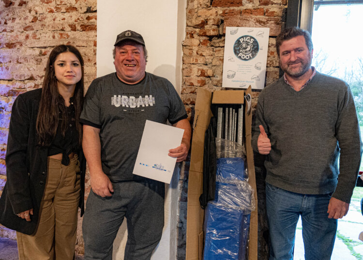 A través de un programa nacional, se realizó la entrega de maquinarias, herramientas y materiales