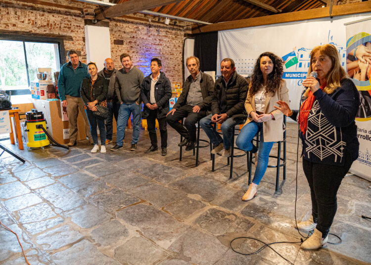 A través de un programa nacional, se realizó la entrega de maquinarias, herramientas y materiales