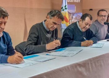Se firmó el acta para la ampliación de la obra de cloacas en Barker